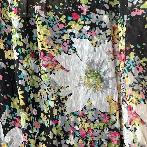 RQT Black and White Floral Ruffled Bell Sleeve‎ Blouse Size XL - Picture 5 of 7